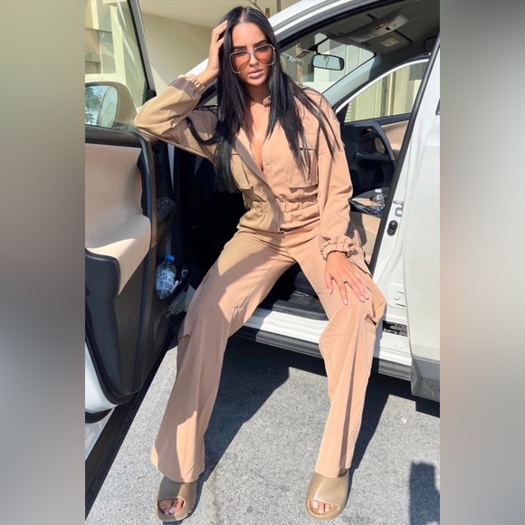 Fashion Nova, Here For it cargo Jumpsuit, XS runs big - Picture 4 of 5